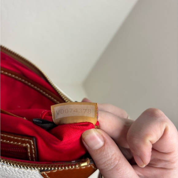 Dooney and Bourke pebble, leather, white and brown hobo bag 10l X 9h X 4d - Picture 8 of 8